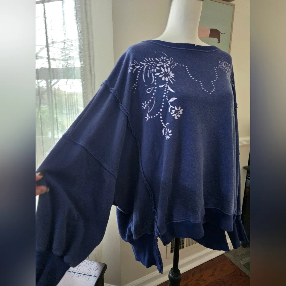 Free People We The Free Graphic Camden Sweatshirt - Blue Floral - Large - Picture 5 of 8